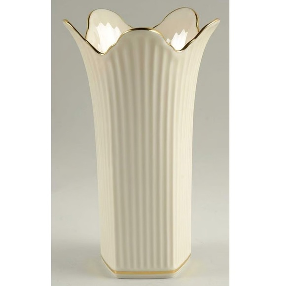 Vintage Ivory Lenox Meridian Collection Vase Scalloped Gold Trim Rigged - Picture 1 of 7